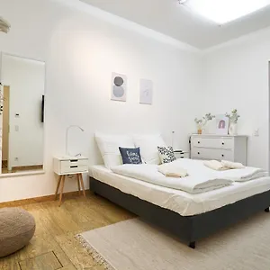 Global Living - Design I Center I Balcony I Smart-tv I Kitchen I Dresden